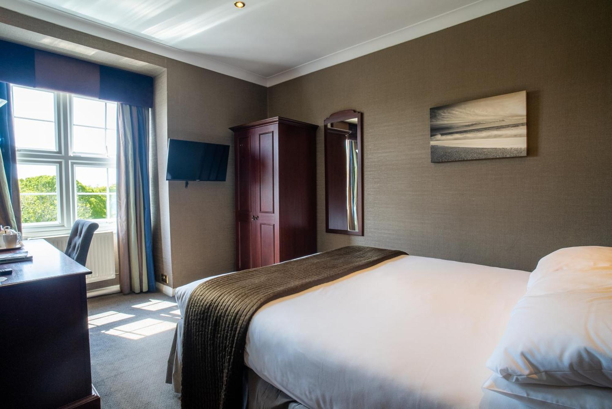 Balmer Lawn 4*