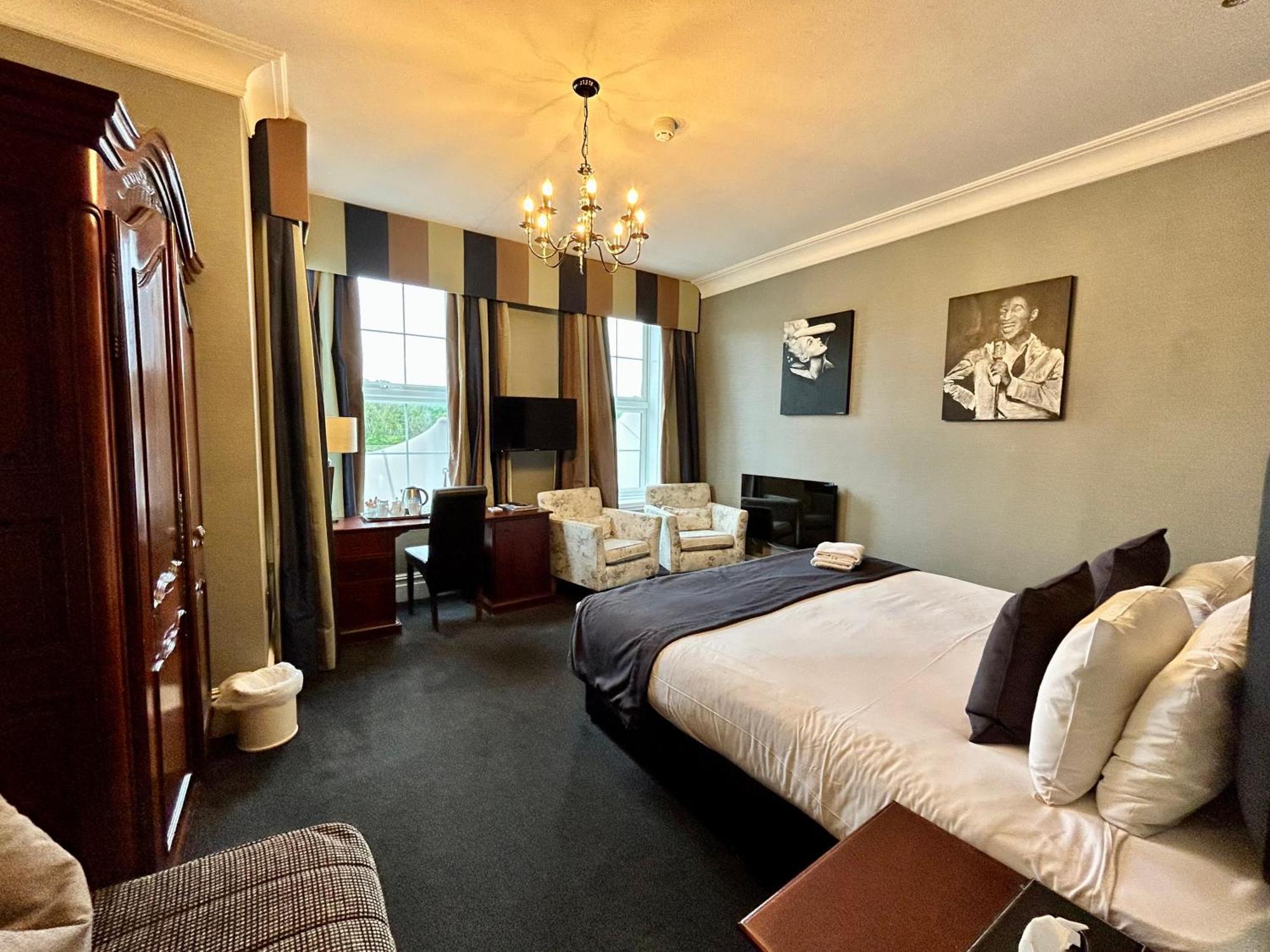Balmer Lawn 4*